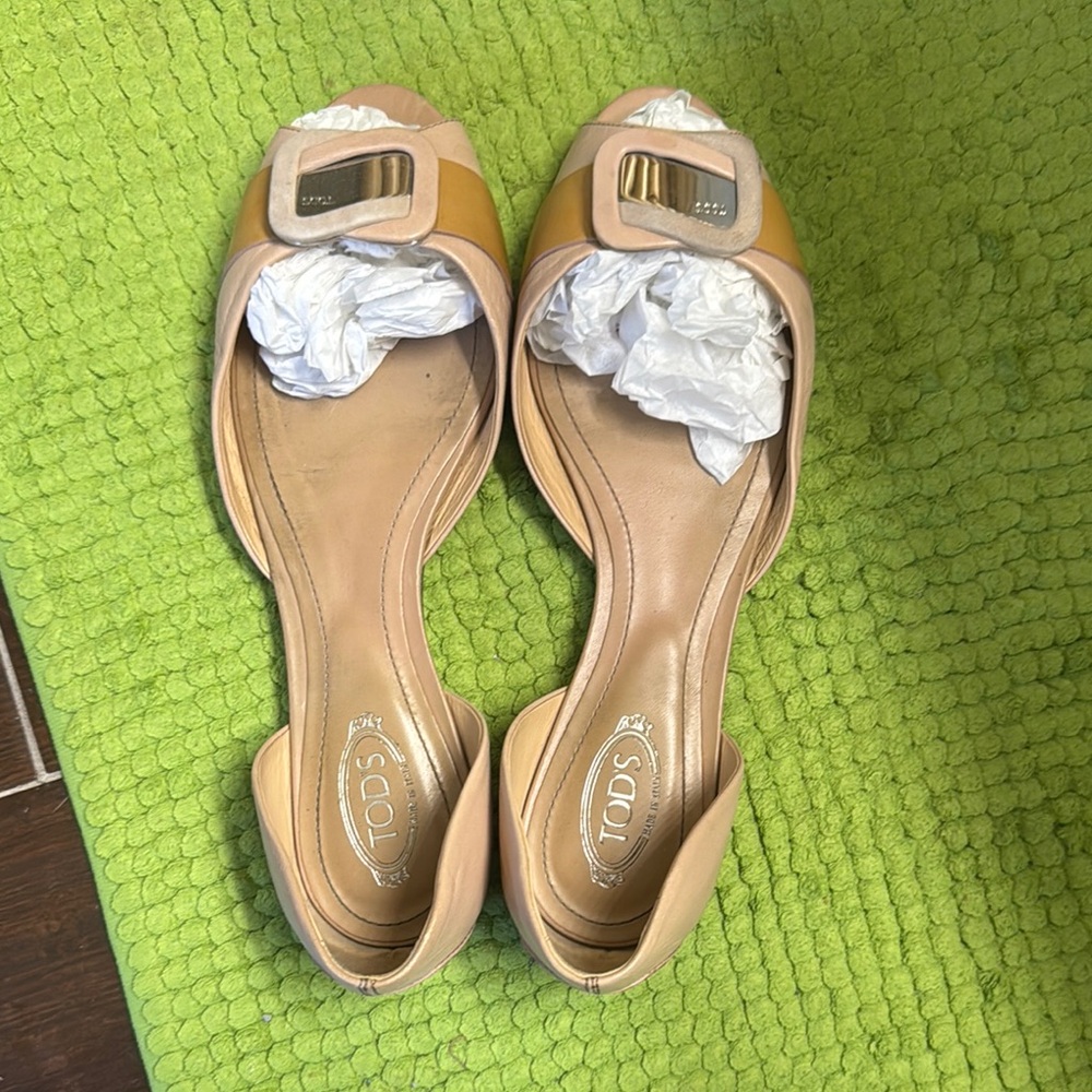 Tod’s cute pink / tan flats